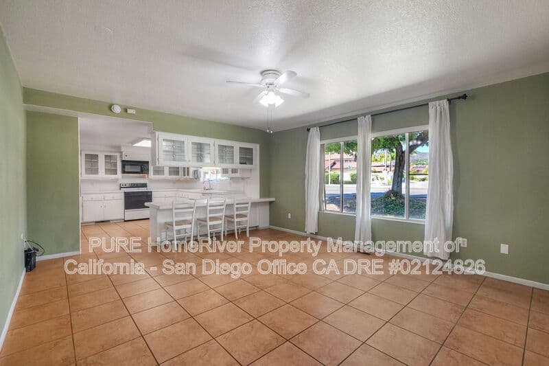 Escondido House: 2135 E El Norte Pkwy
