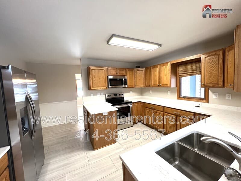 New Berlin House: 13311 W Ferguson Rd