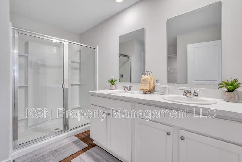 Bloomingdale House: 224 Skylark Rd