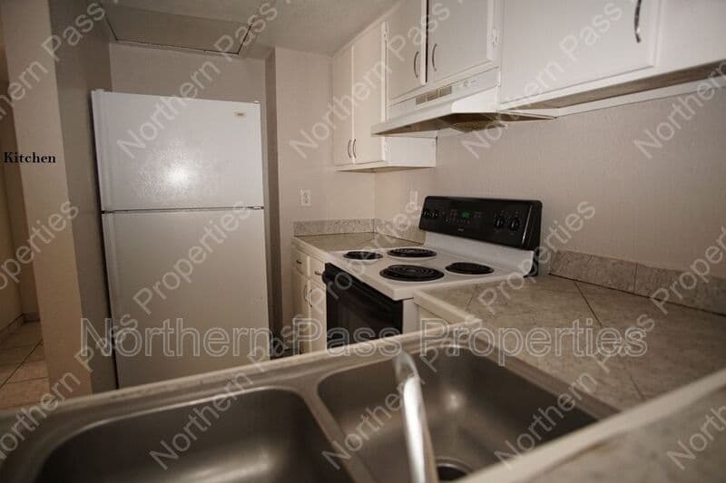 El Paso Condo: 4700 Maxwell Ave