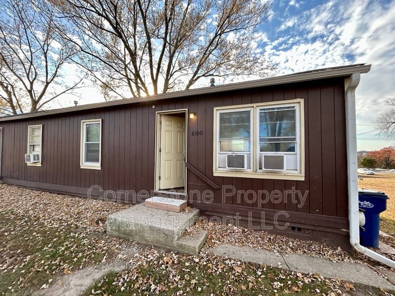 DeSoto House: 8300 Center Drive