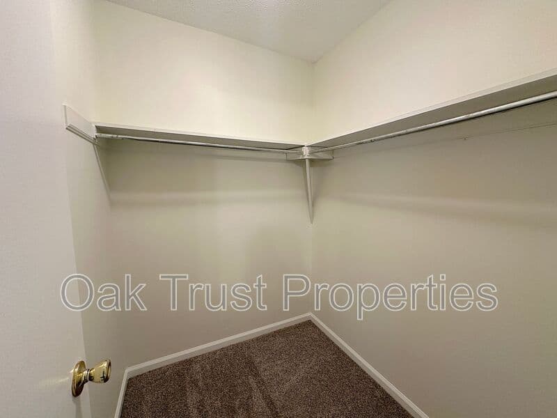 North Charleston House: 7794 McKnight Dr