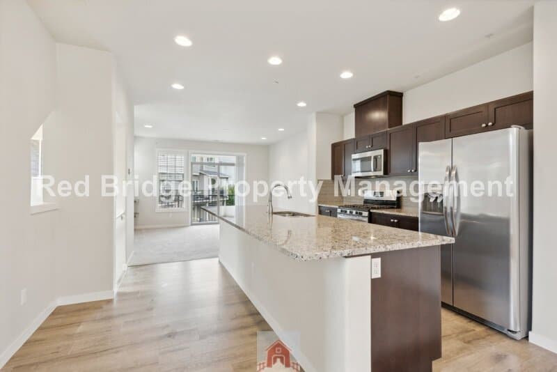 Wilsonville Townhome: 28520 SW Paris Ave