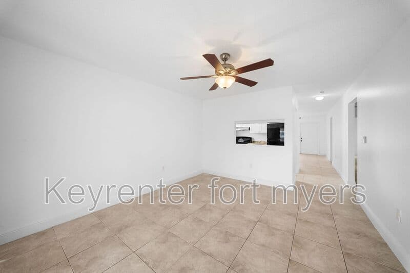 Fort Myers House: 11368 SUMMERWINDS CT