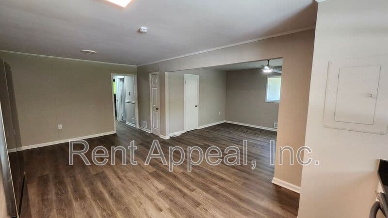 Atlanta House: 1664 Barrett Dr Nw
