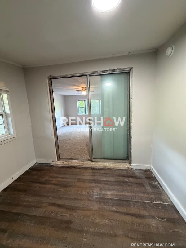 Lexington House: 450 Bedwell St
