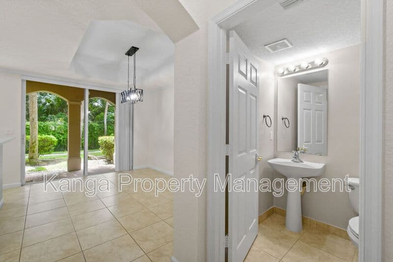 West Palm Beach Condo: 2912 Hidden Hills