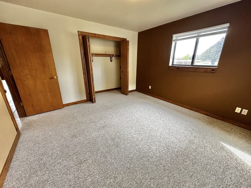 Gresham Condo: 1160 Schabow Street