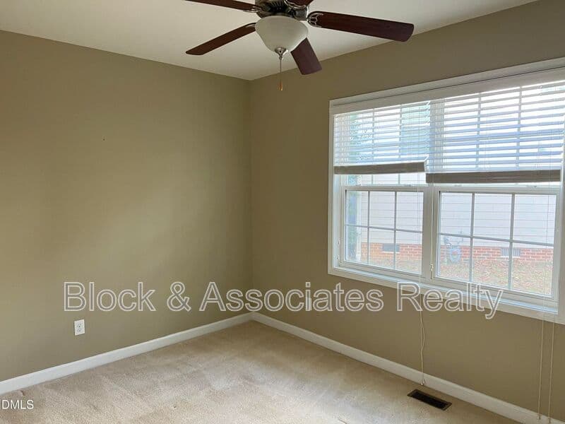 Cary House: 936 Bentbury Way