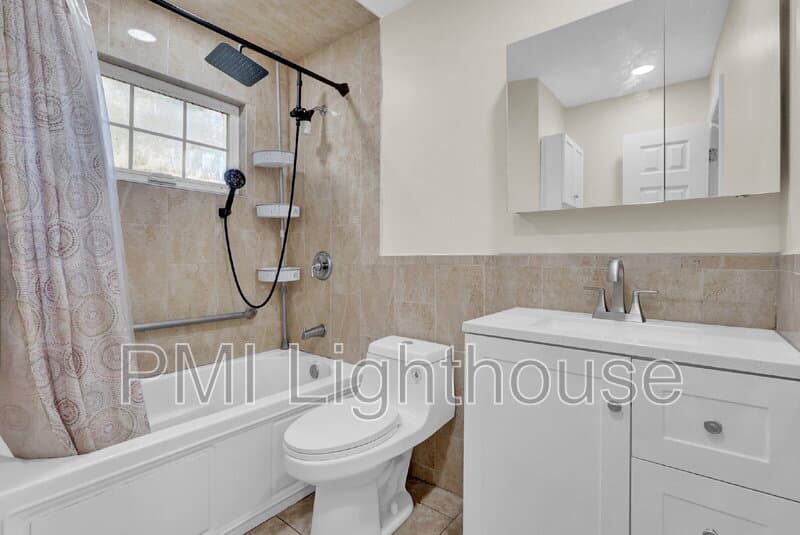 Huntington Station House: 164 W 19th St