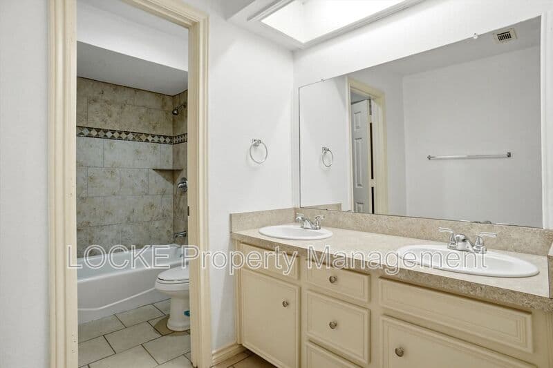 Carrollton House: 2033 Teton Place