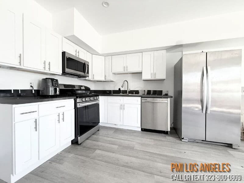 Los Angeles Condo: 1260 1/2 Leighton Avenue