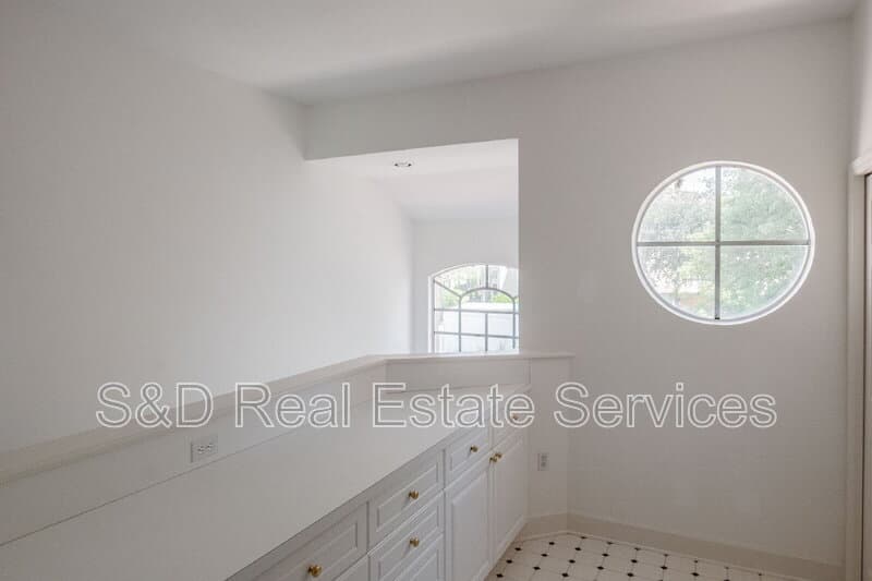 Lakeland Condo: 447 Enclave Place