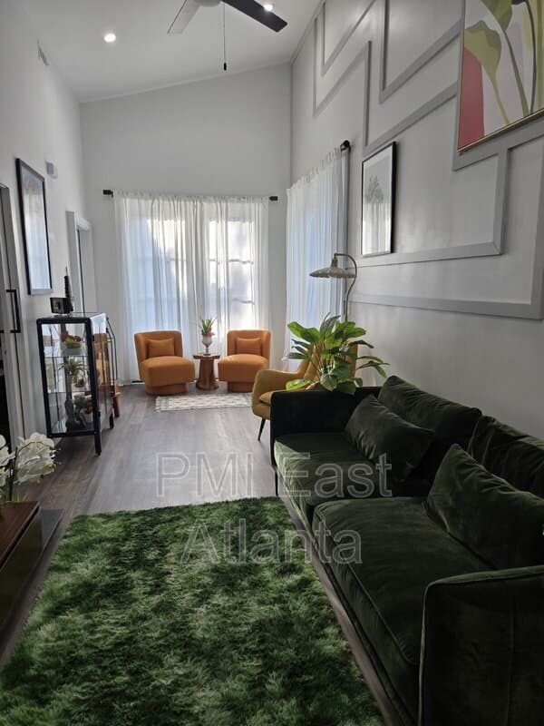 Union City House: 6305 Shannon Parkway South