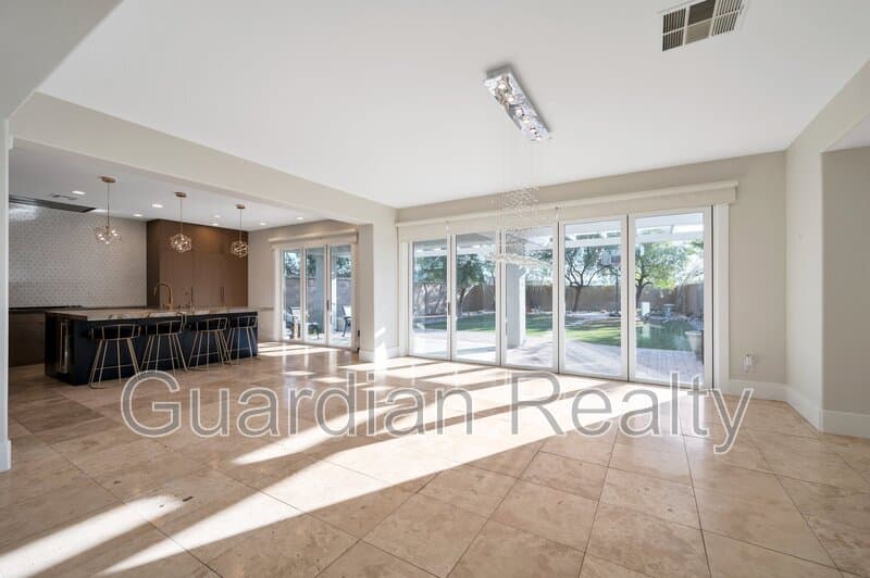 Henderson House: 2485 Sturrock Dr