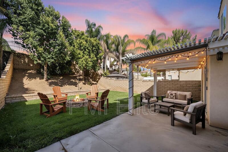 Castaic House: 32029 Cypress Way