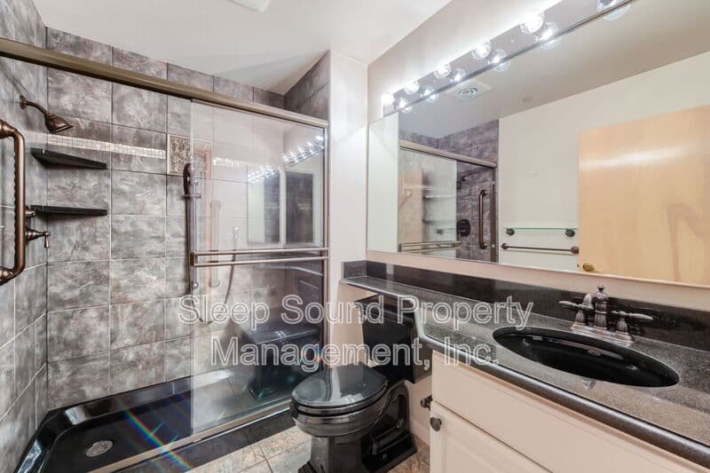 Portland Condo: 201 N Hayden Bay Dr