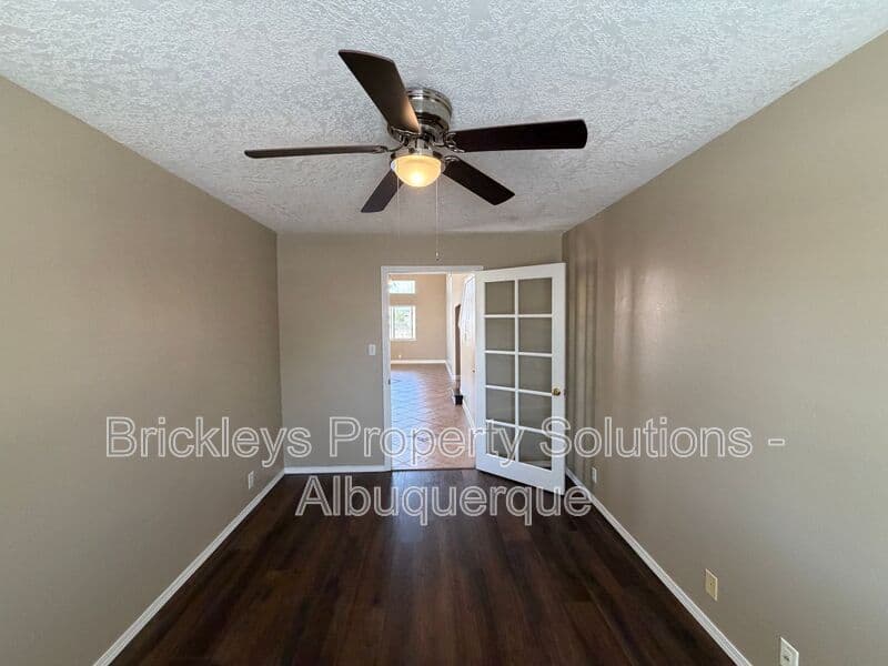 Albuquerque House: 10527 Brookline Pl NW