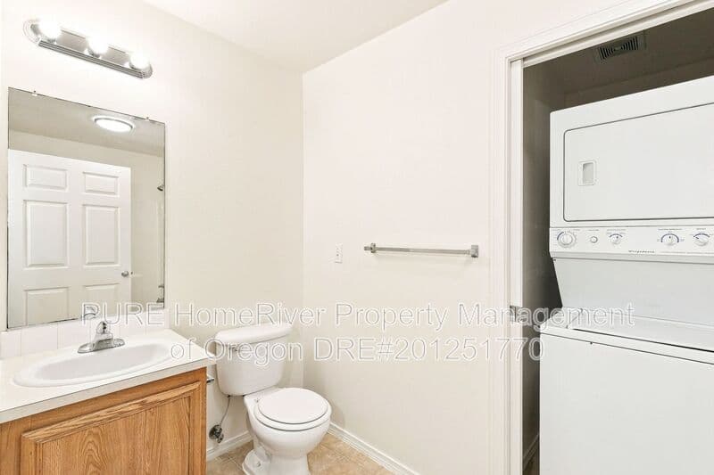 Portland Apartment: 141 NE 147th Ave