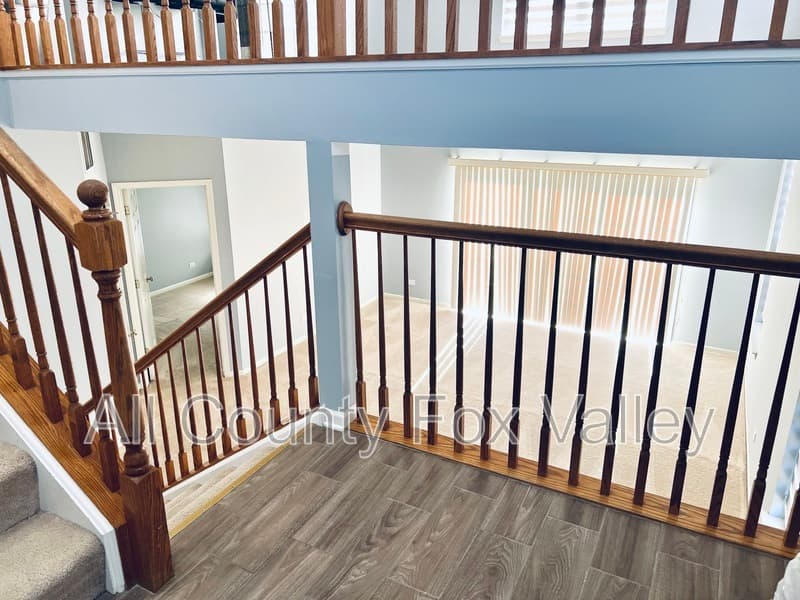 Algonquin Townhome: 300 Emerald Lane