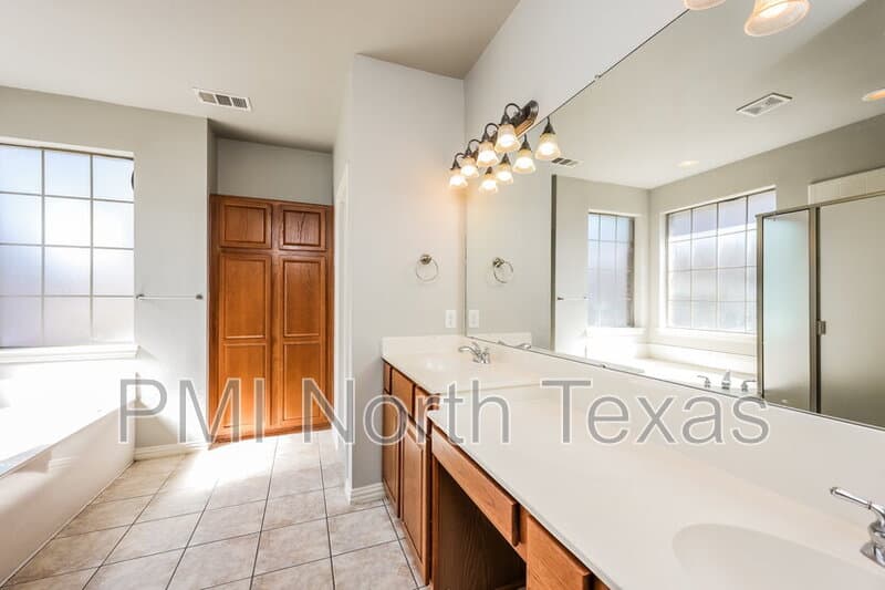 Little Elm House: 2541 Indian Hills Dr