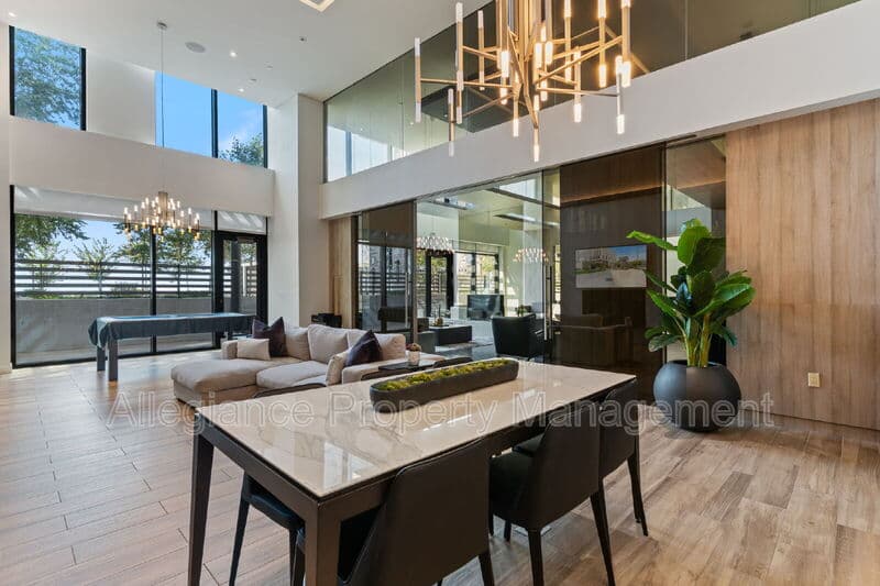 Mclean House: 1650 Silver Hill Dr