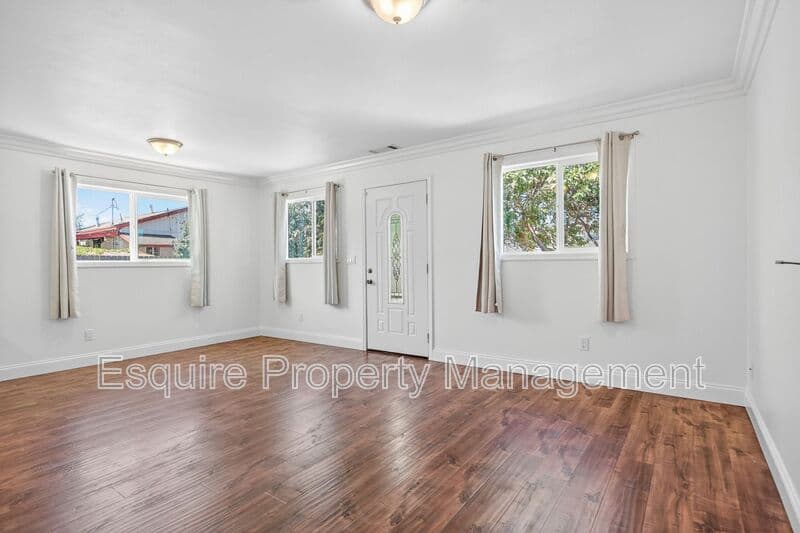 VENTURA Condo: 1218 N. OLIVE ST