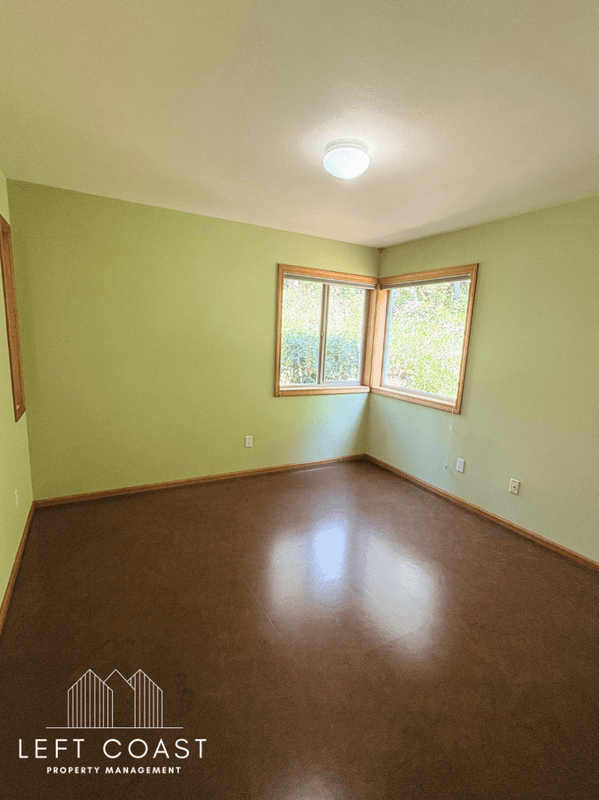 Waldport House: 7205 Southwest Burl Drive