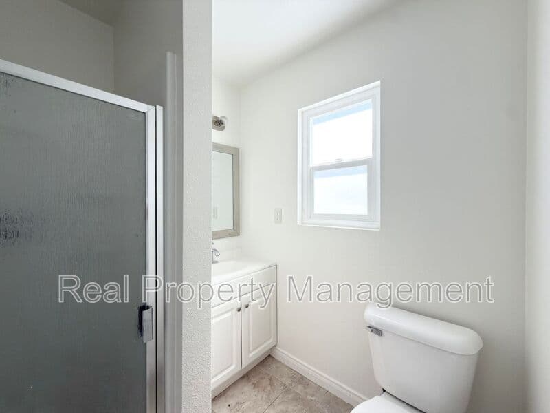 Vista Condo: 259 Alestar Street
