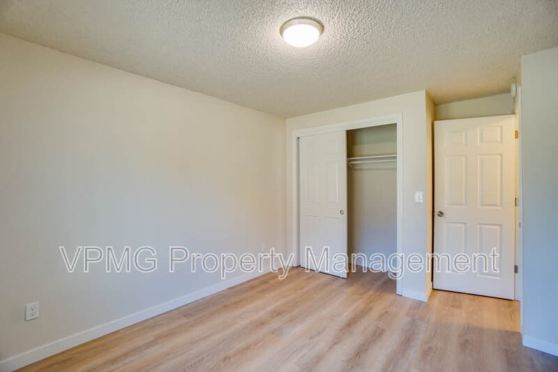 Vancouver House: 9407 Northeast 21st Street