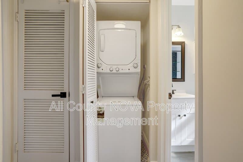 Arlington Condo: 2994 S Columbus St
