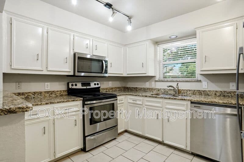 Carrollton House: 2033 Teton Place