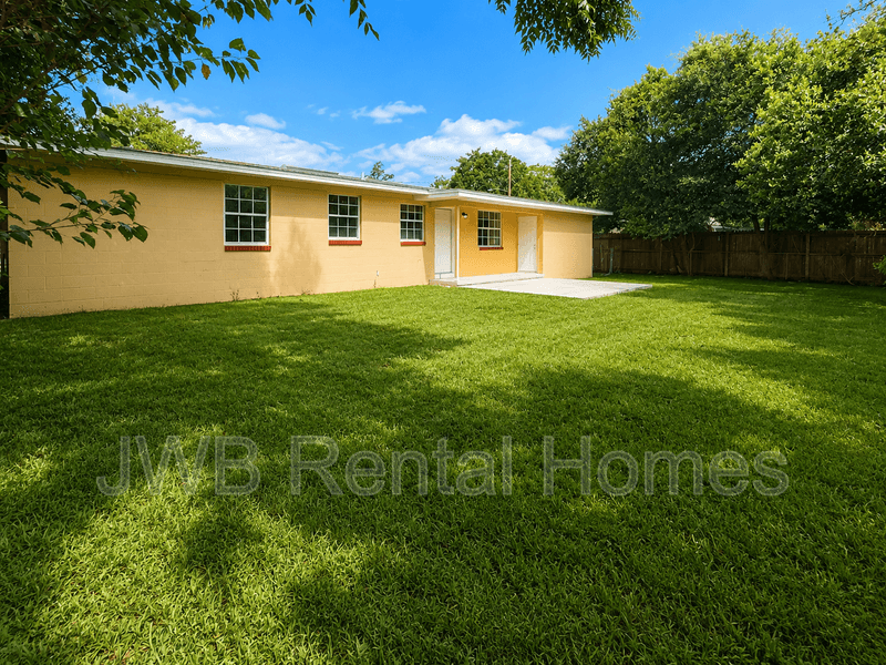 Jacksonville House: 4737 Sprite Rd