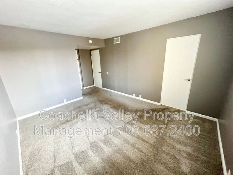 Palm Springs Condo: 400 N Sunrise Way