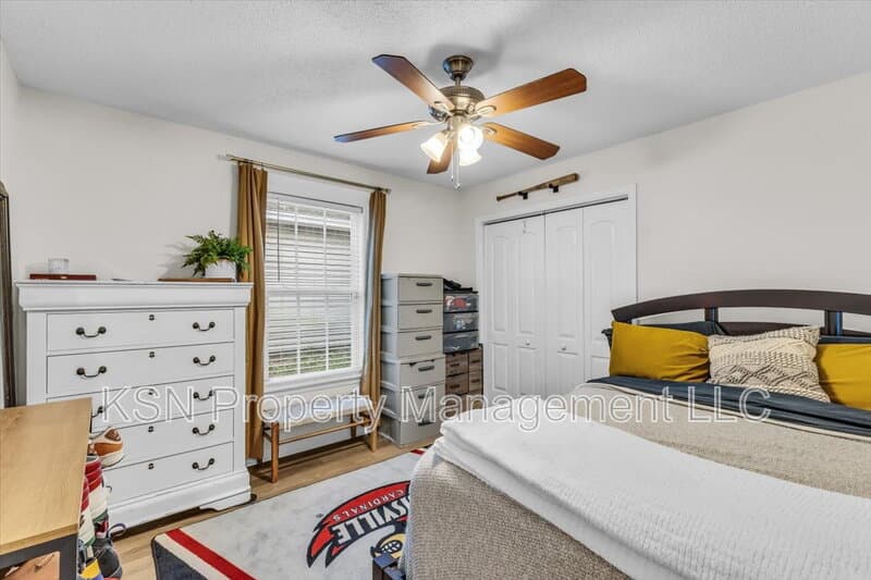 Savannah House: 7317 Leghorn Street