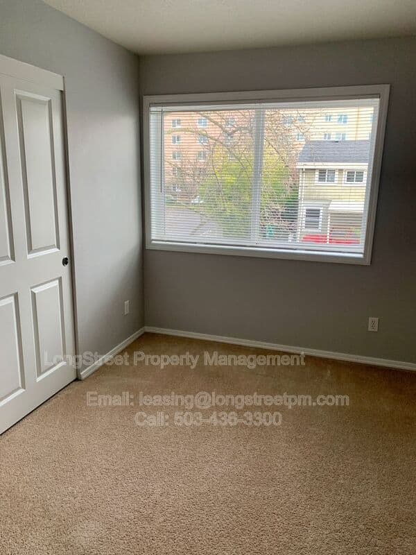 Portland Condo: 8324 SE Rhine St