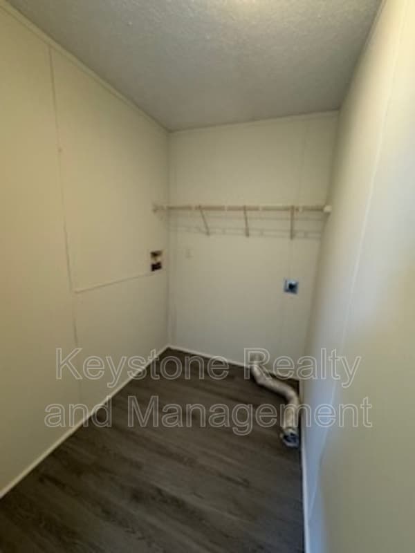 Oak Grove House: 714 Trevor Lane