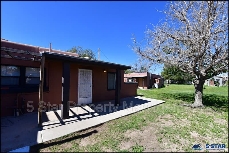 El Paso House: 7817 West Dr
