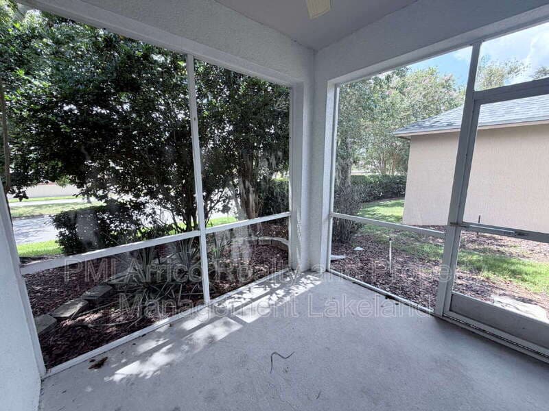 Lakeland House: 1065 View Pointe Way