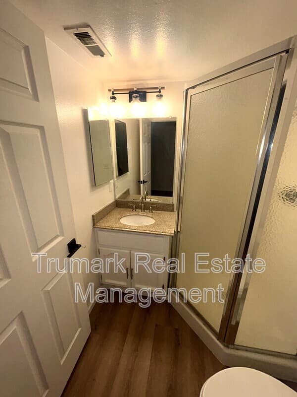 Glendale Townhome: 3831 La Crescenta Ave