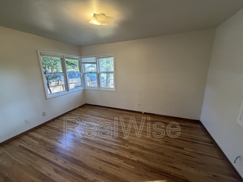 Grants Pass House: 1324 NW Washington Blvd