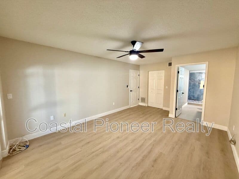Tampa House: 8731 Huntfield St