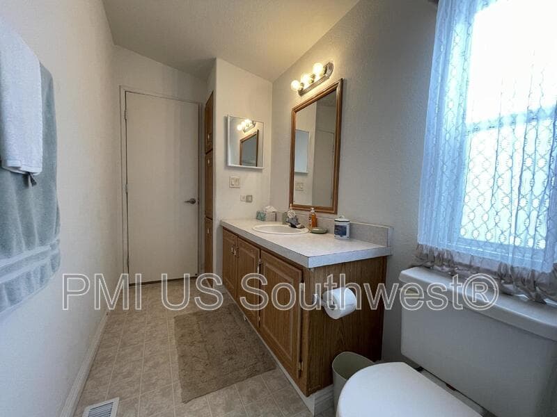 Bullhead City House: 2350 Adobe Rd