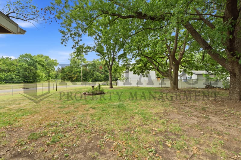 Haysville House: 428 Peach Tree Lane