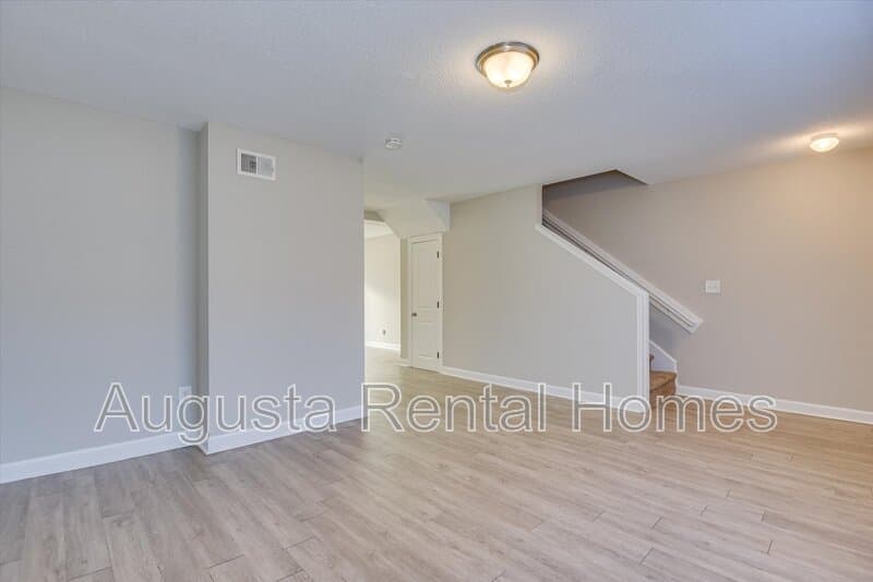 Augusta Townhome: 2905 Arrowhead Drive - E10
