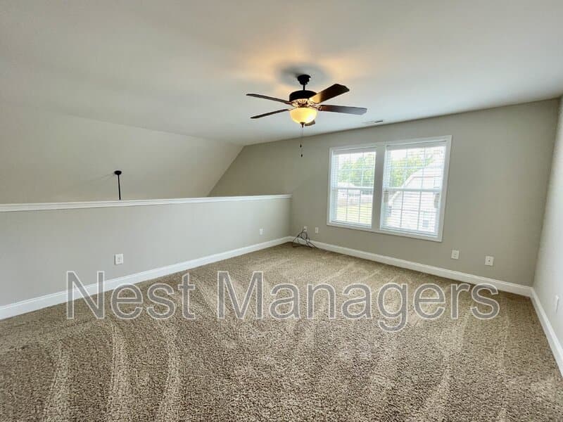 Hope Mills House: 5849 Crepe Myrtle Drive