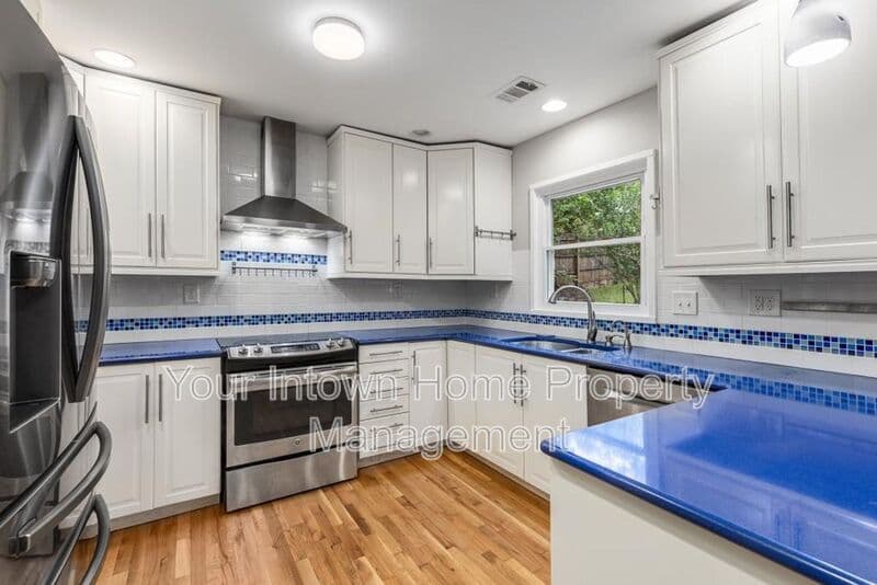 Decatur House: 2959 Westbury Dr.
