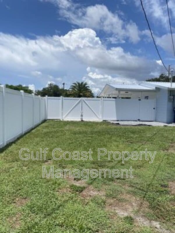 Venice House: 232 Glen Oak Road