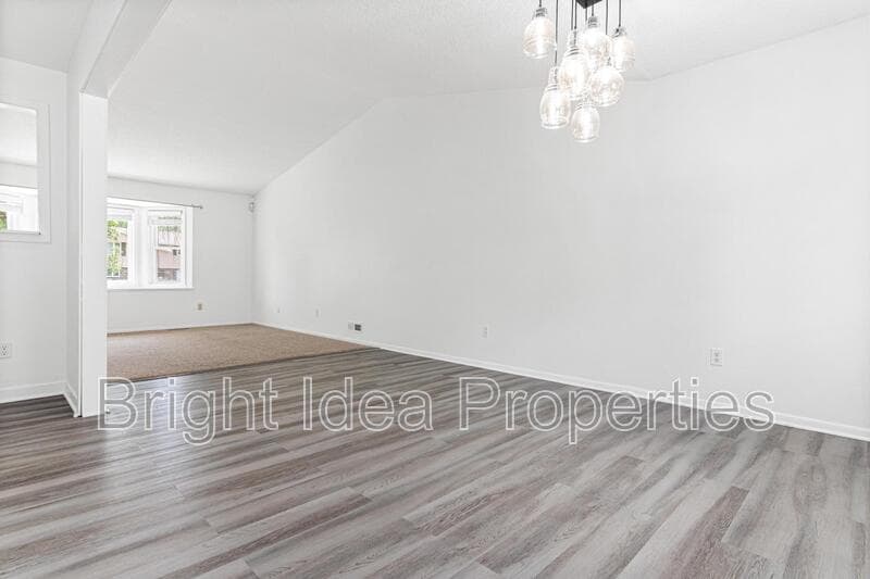 Woodbury House: 1716 Evergreen Drive