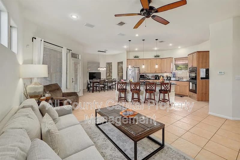 Lakeway House: 101 Cheerful Court